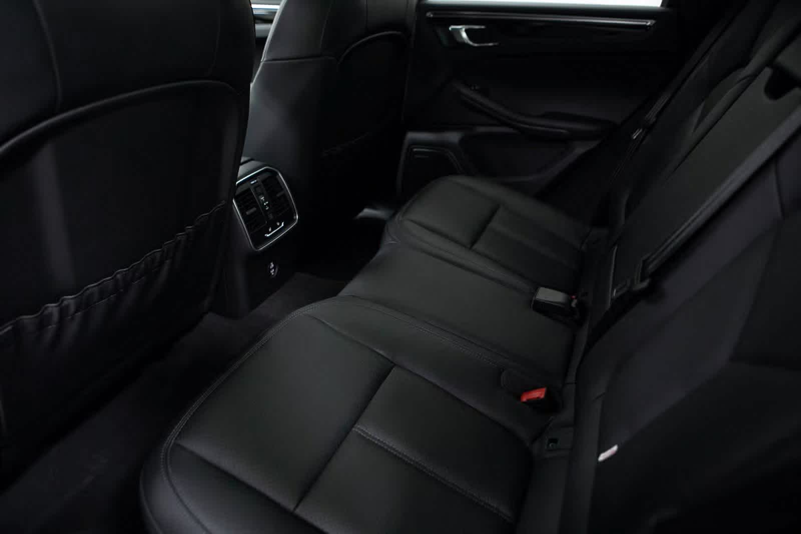 Thumbnail: 2025 Porsche Macan - 27