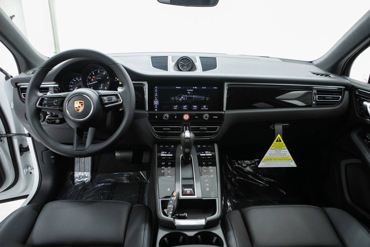 Thumbnail: 2026 Porsche Macan - 20