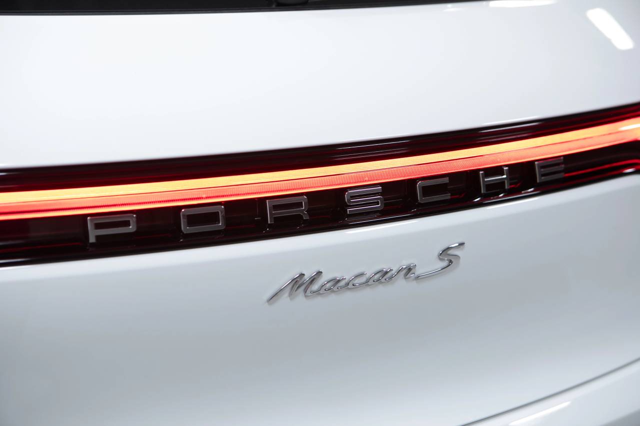 Thumbnail: 2026 Porsche Macan - 15