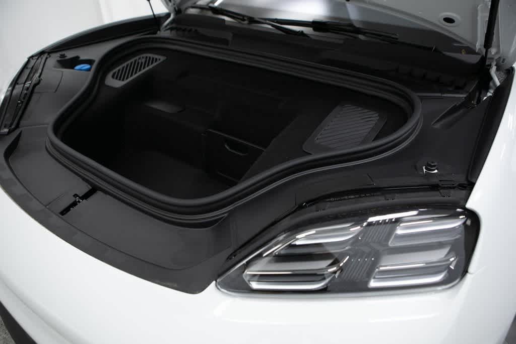 Thumbnail: 2025 Porsche Macan - 17