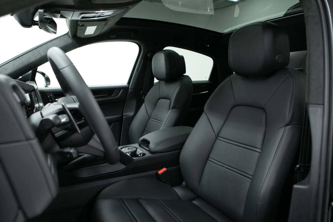 Thumbnail: 2025 Porsche  - 5