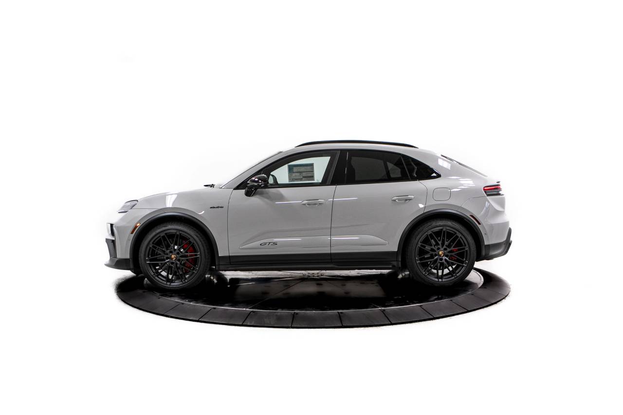 Thumbnail: 2026 Porsche Macan - 2