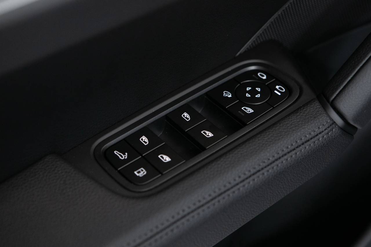 Thumbnail: 2025 Porsche Cayenne - 25