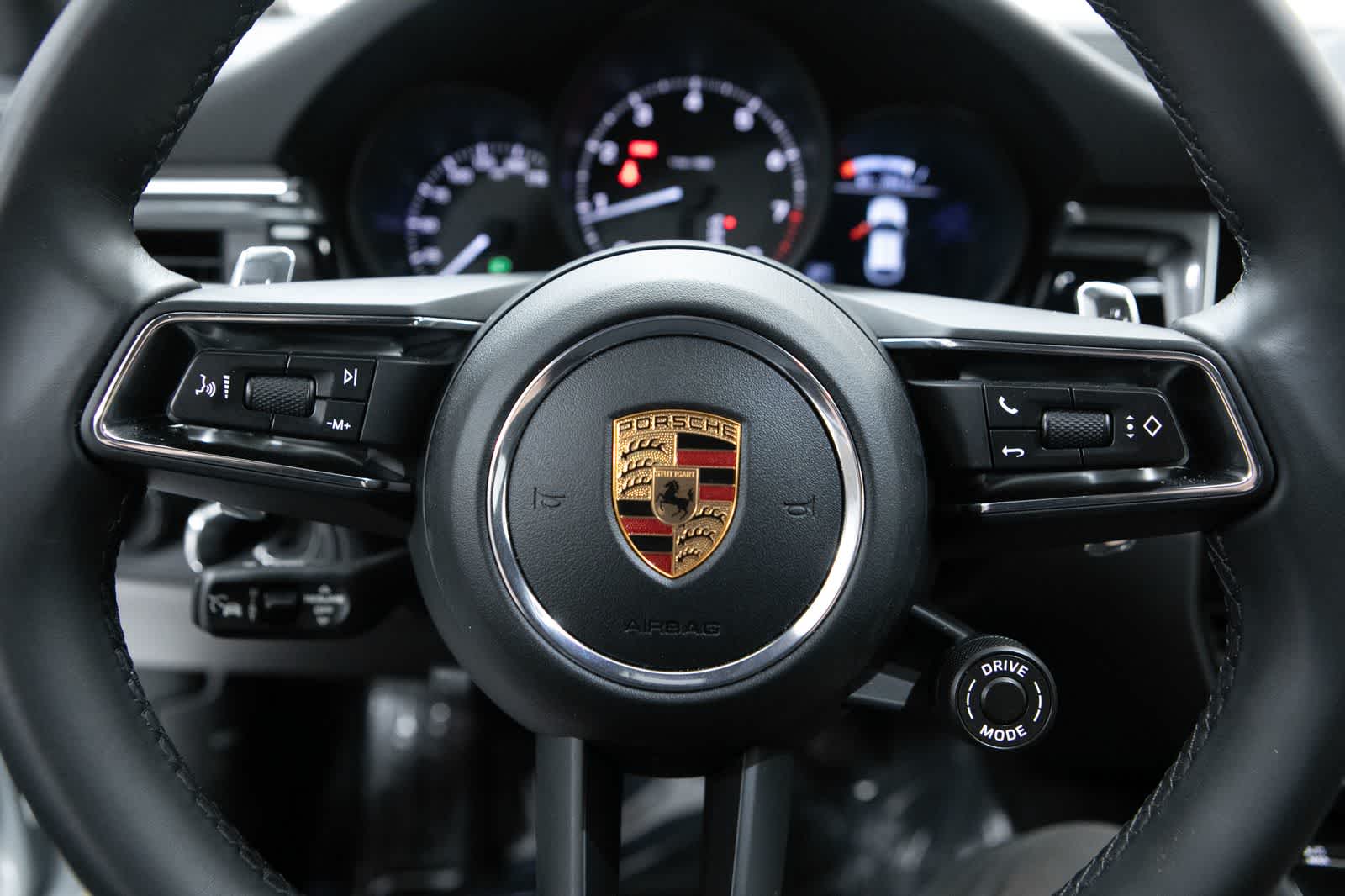 Thumbnail: 2026 Porsche Macan - 14