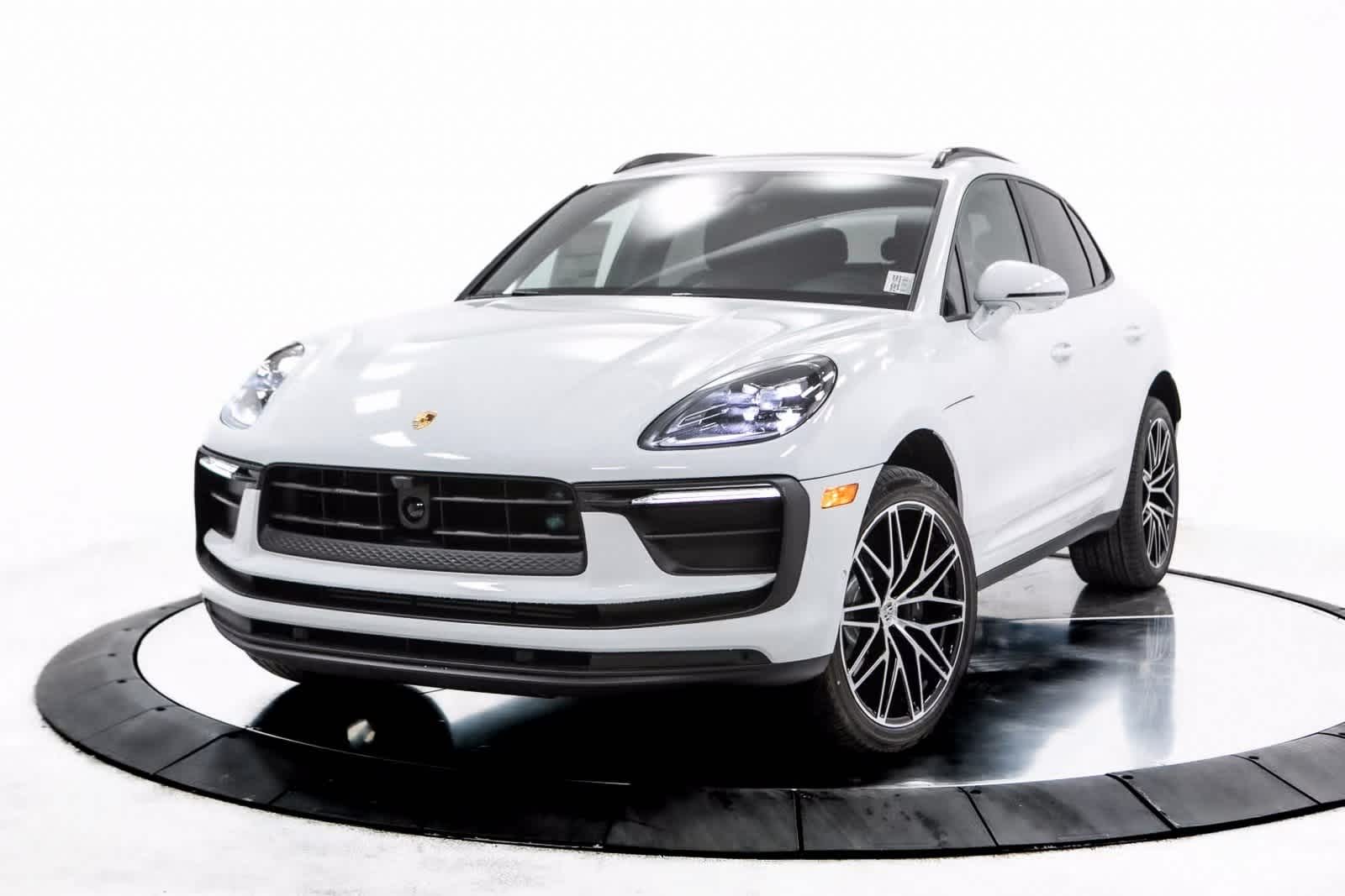 Thumbnail: 2025 Porsche Macan - 1