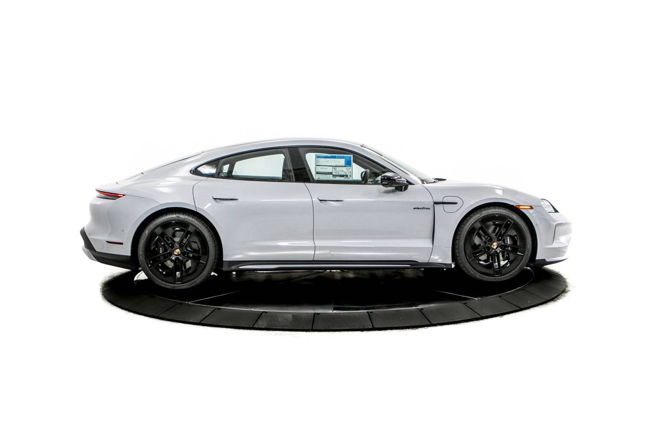 Thumbnail: 2026 Porsche Taycan - 8