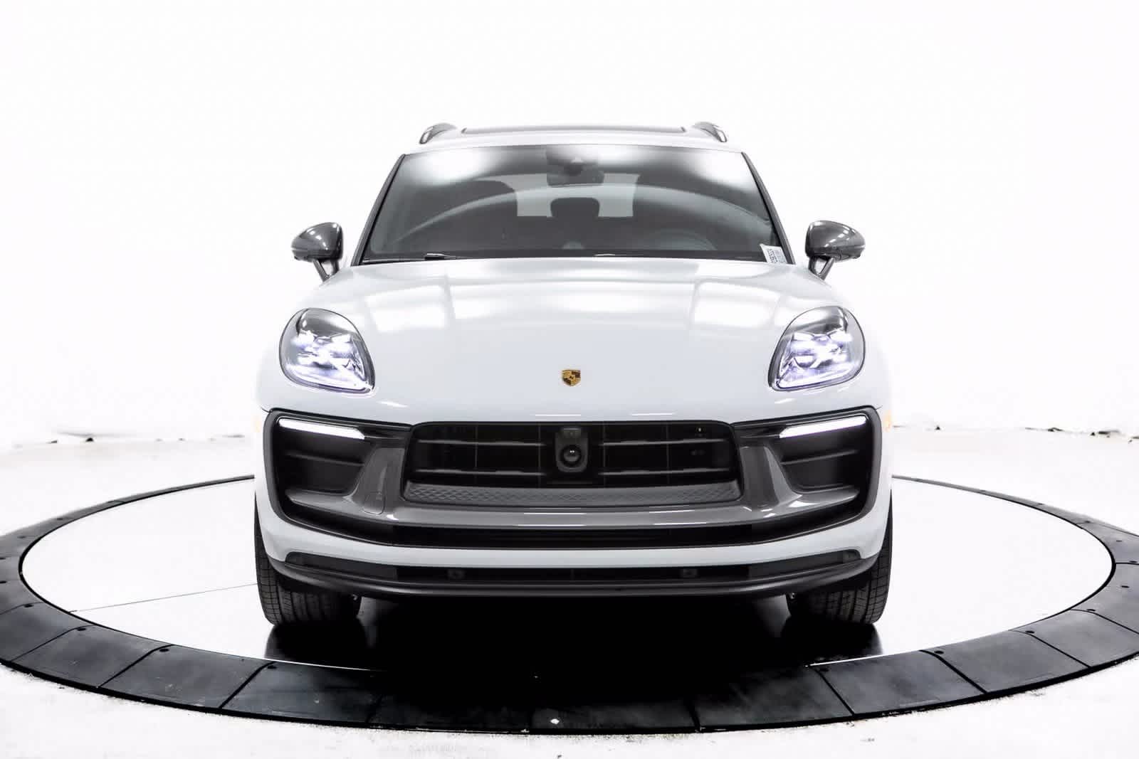 Thumbnail: 2025 Porsche Macan - 10