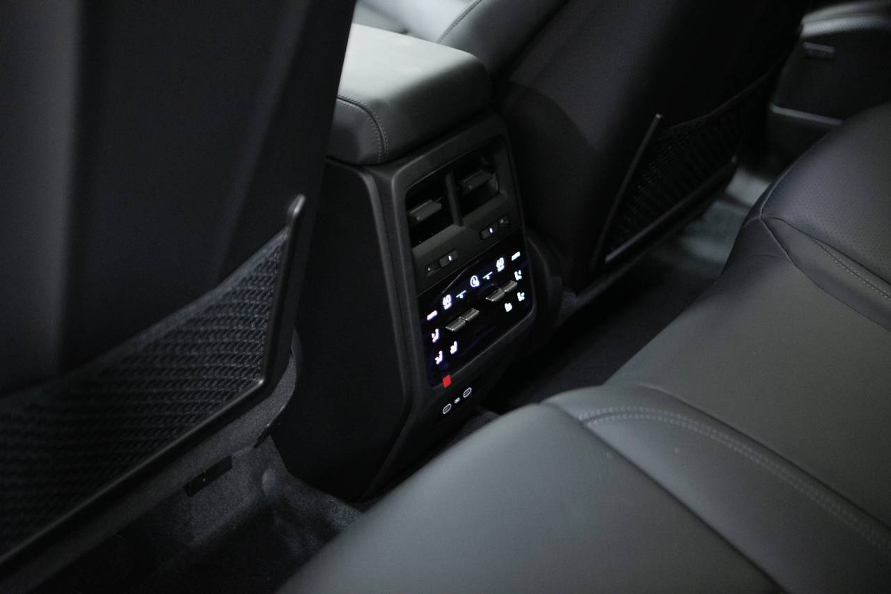 Thumbnail: 2025 Porsche Macan - 35