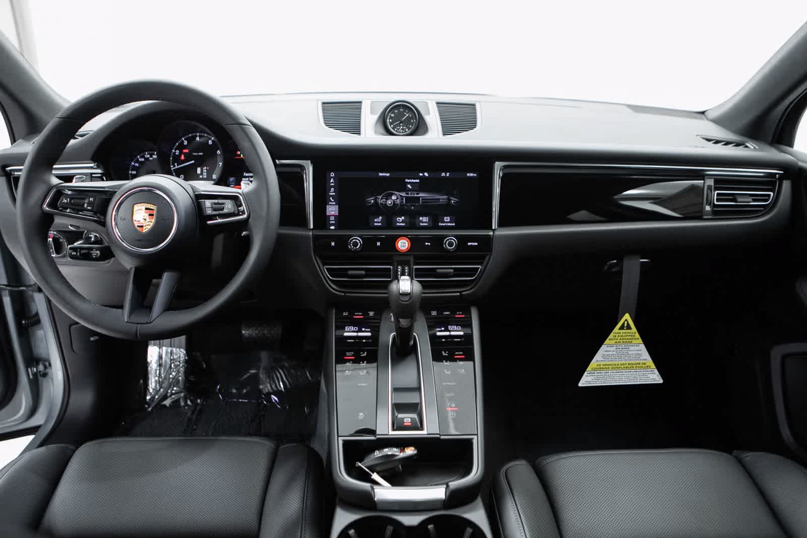 Thumbnail: 2026 Porsche Macan - 12