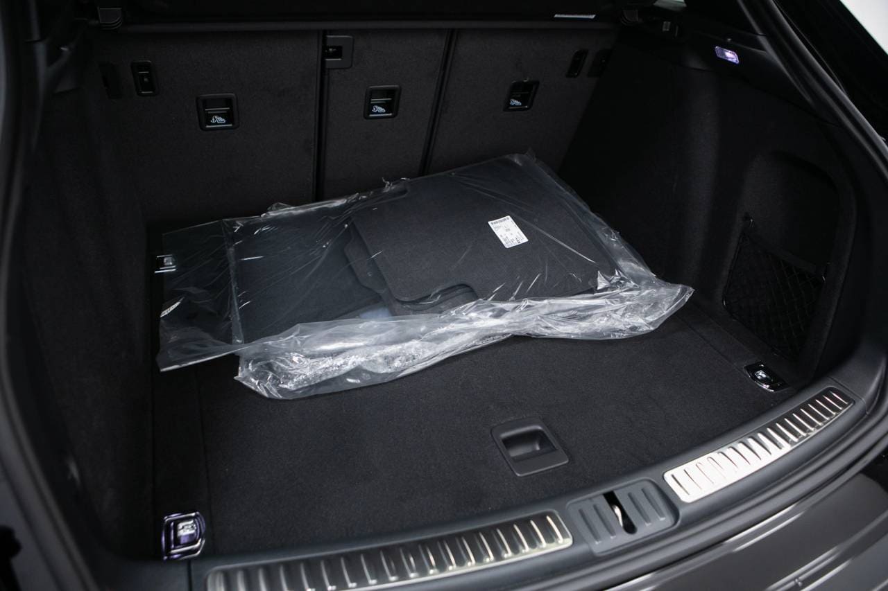 Thumbnail: 2026 Porsche Macan - 40