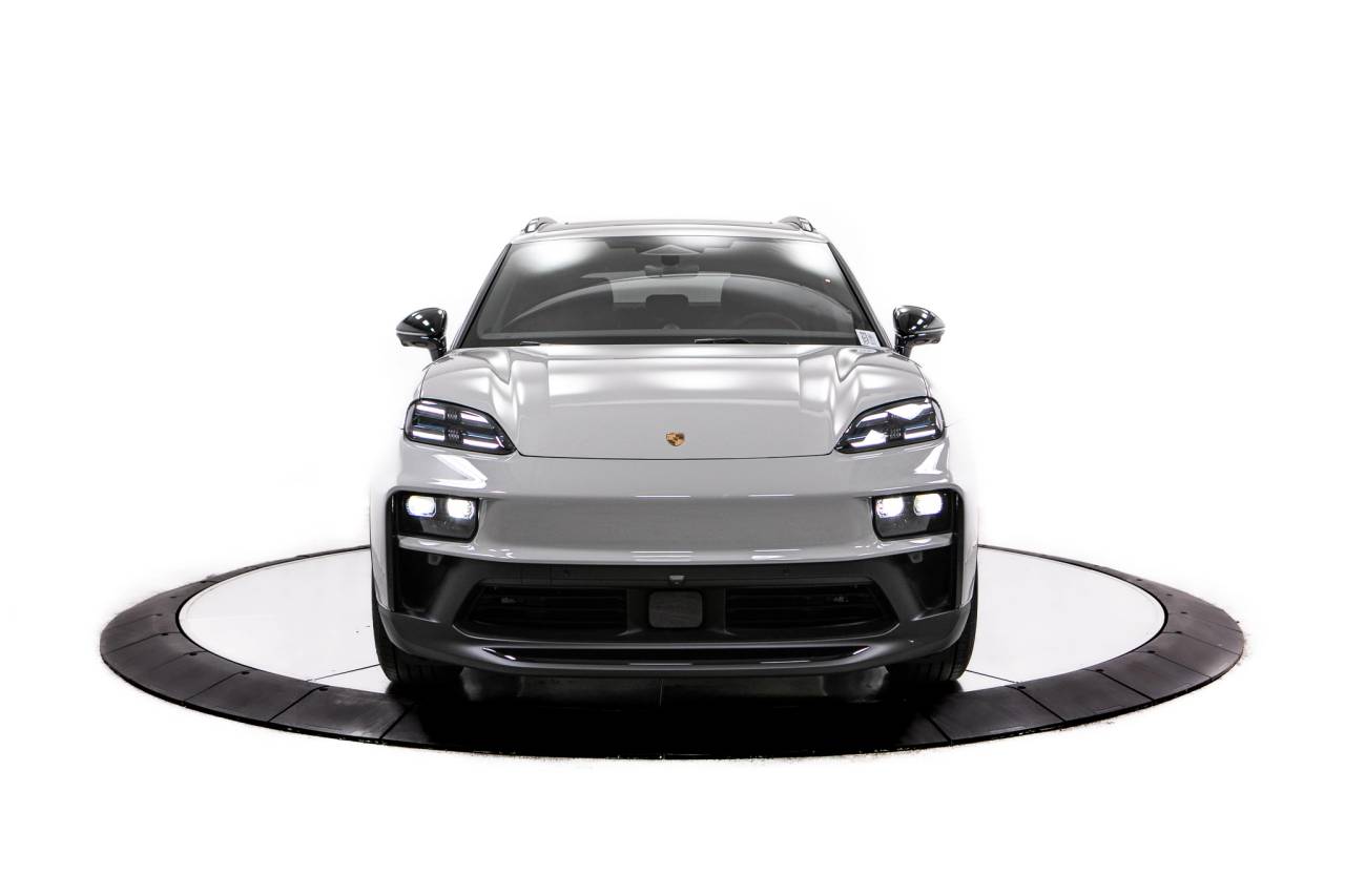 Thumbnail: 2026 Porsche Macan - 10