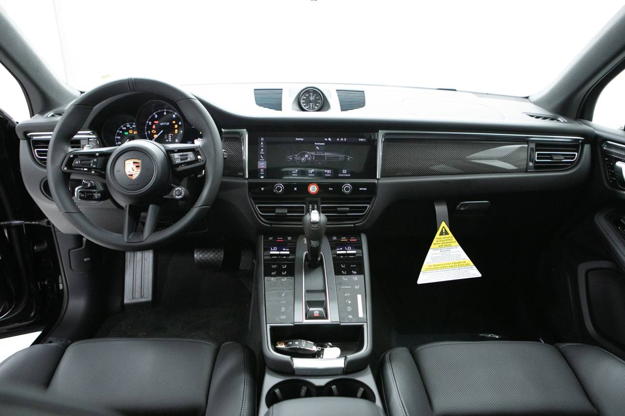 Thumbnail: 2026 Porsche Macan - 20