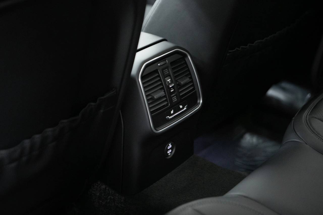 Thumbnail: 2026 Porsche Macan - 34