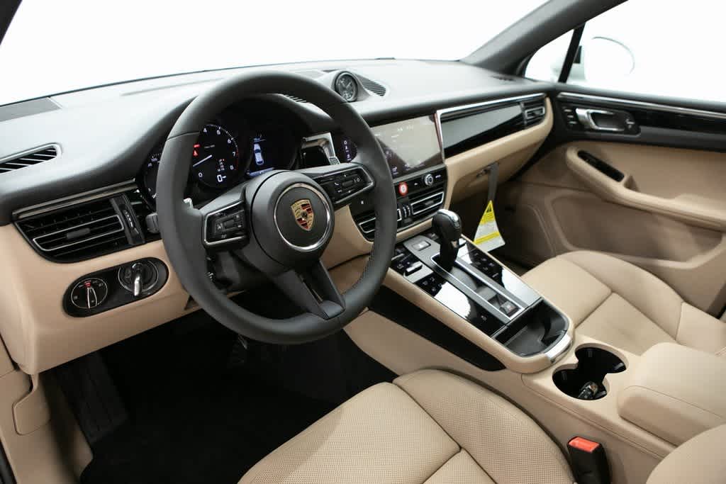Thumbnail: 2025 Porsche Macan - 4