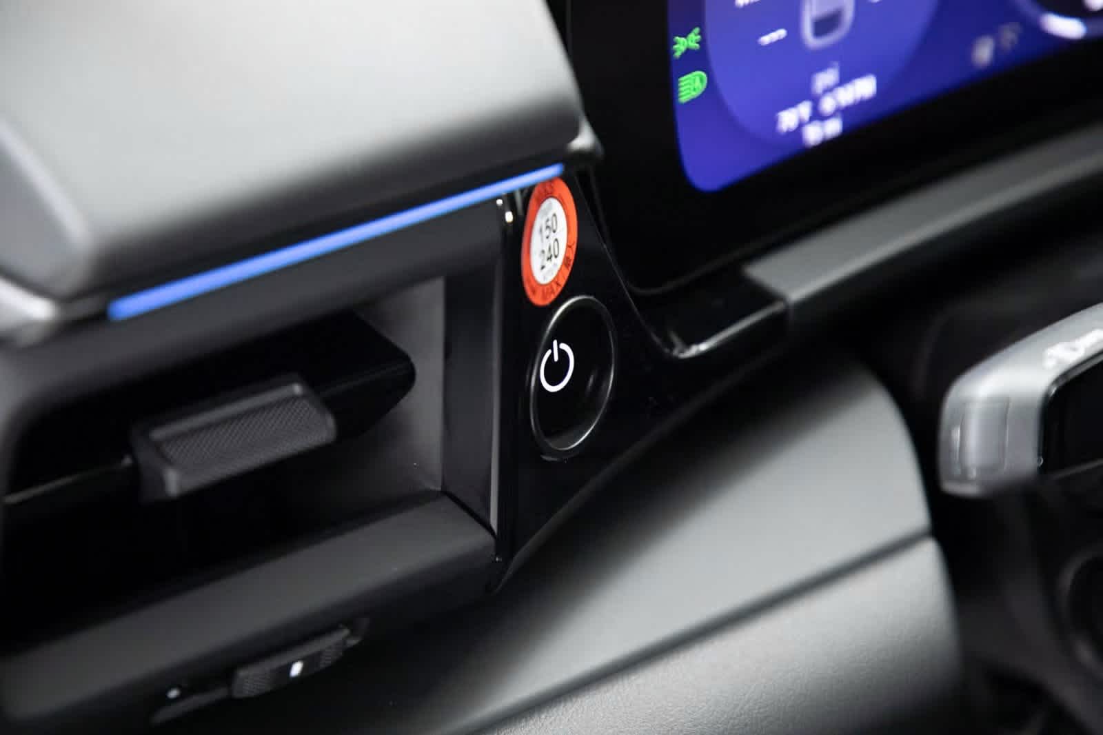 Thumbnail: 2025 Porsche Macan - 20