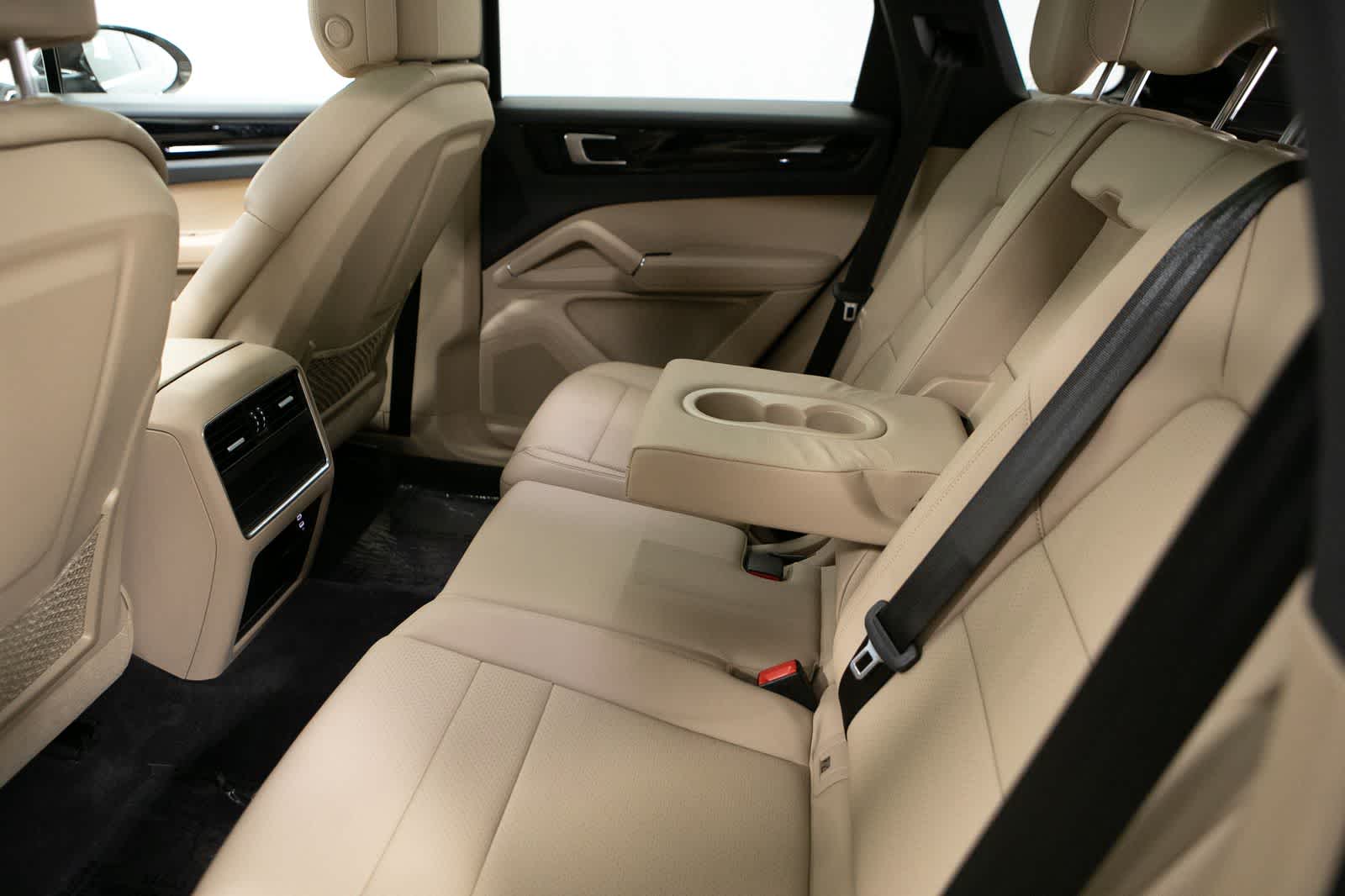 Thumbnail: 2023 Porsche Cayenne - 34