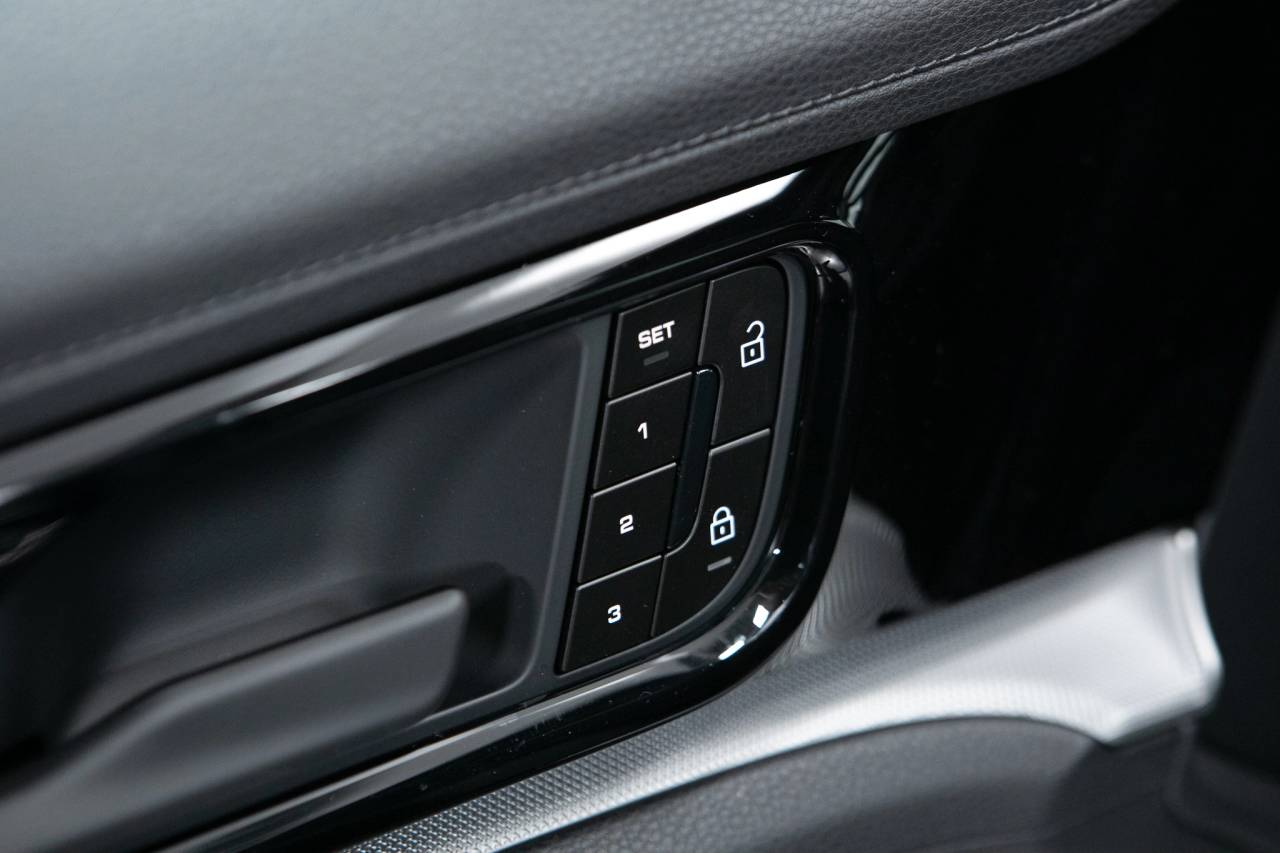 Thumbnail: 2026 Porsche Panamera - 25