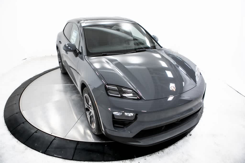 Thumbnail: 2025 Porsche Macan - 39