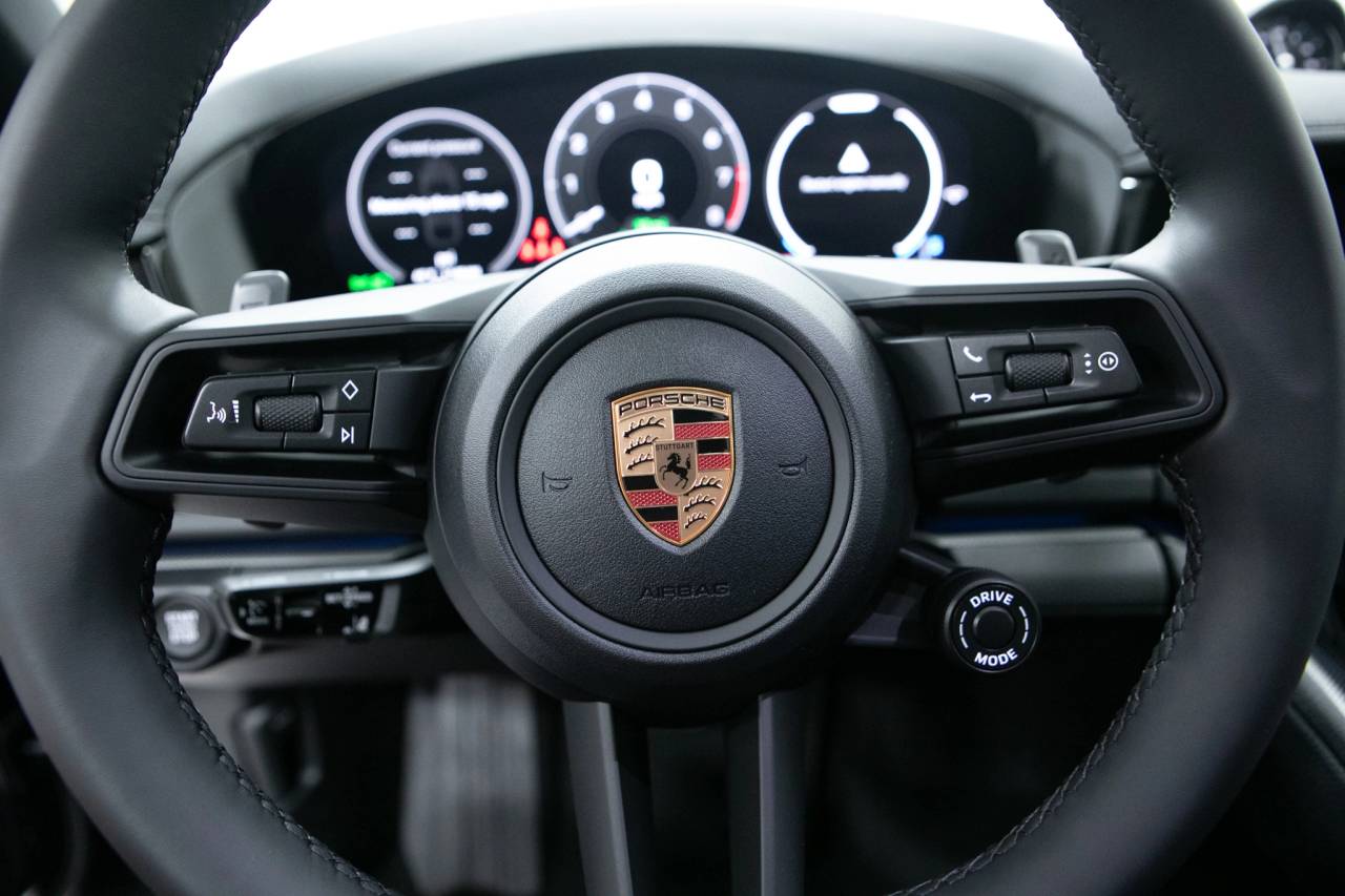 Thumbnail: 2026 Porsche Panamera - 21