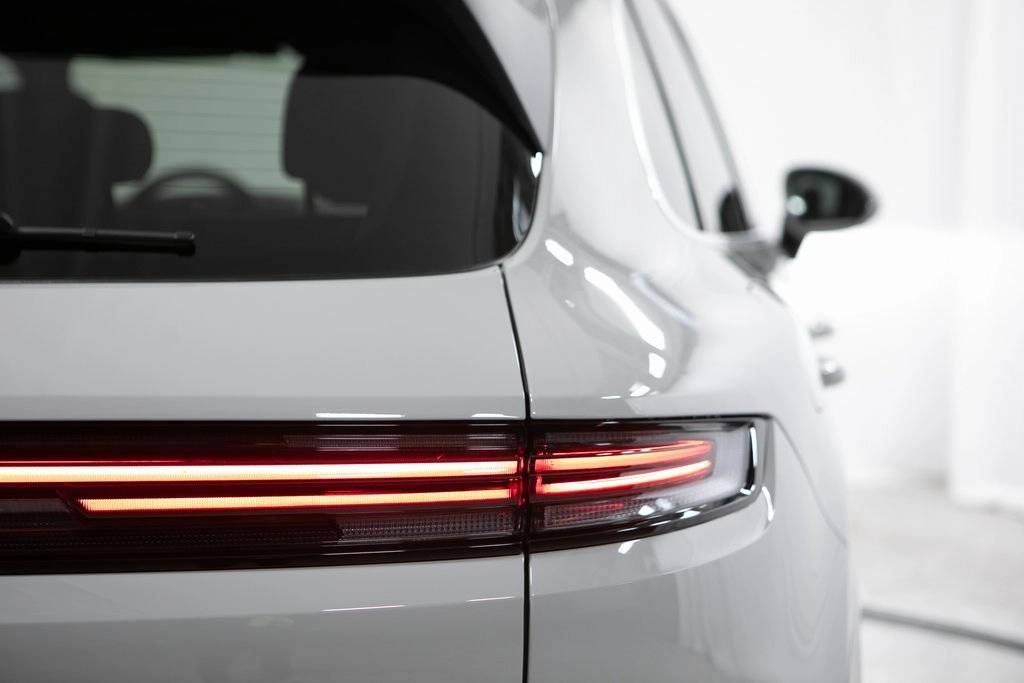 Thumbnail: 2025 Porsche Cayenne - 40