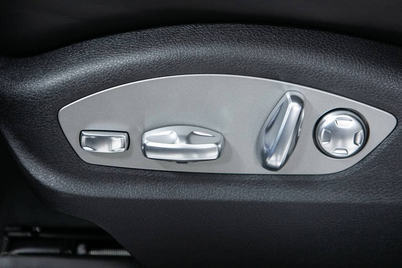 Thumbnail: 2026 Porsche Macan - 24