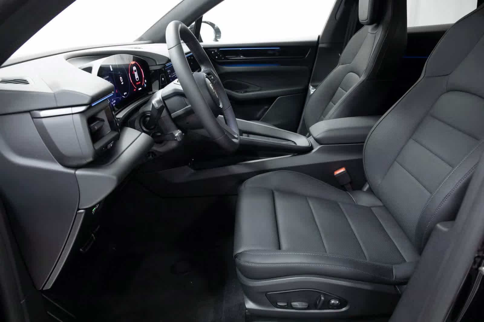 Thumbnail: 2025 Porsche Macan - 16