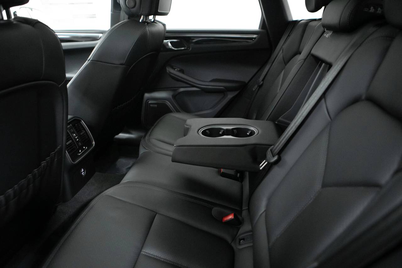 Thumbnail: 2026 Porsche Macan - 37