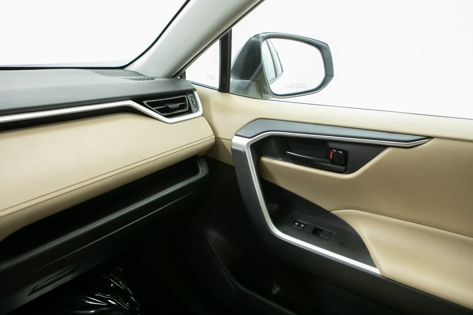 Thumbnail: 2021 Toyota RAV4 - 22