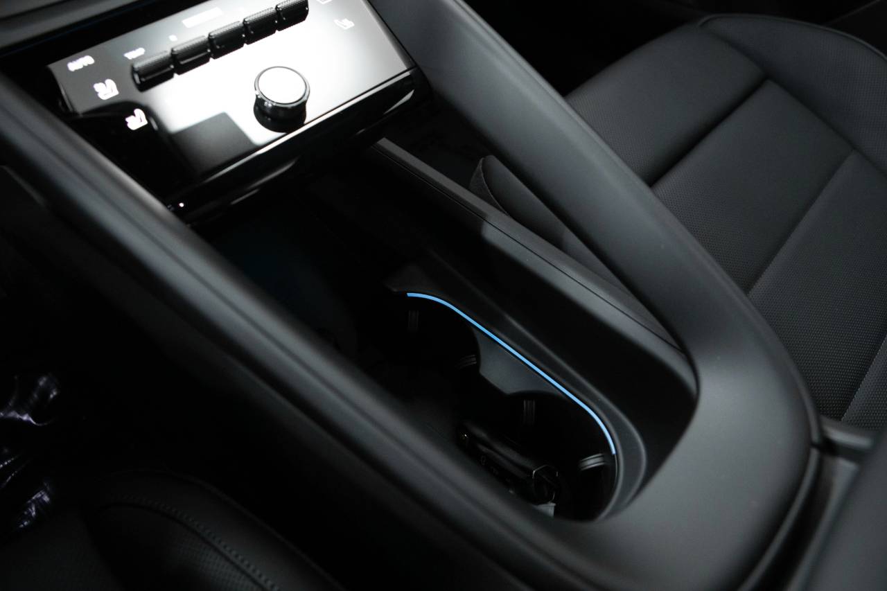 Thumbnail: 2026 Porsche Macan - 30