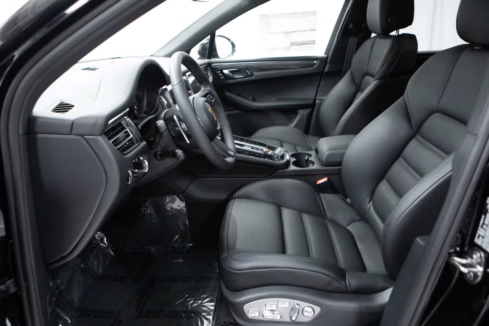 Thumbnail: 2026 Porsche Macan - 22