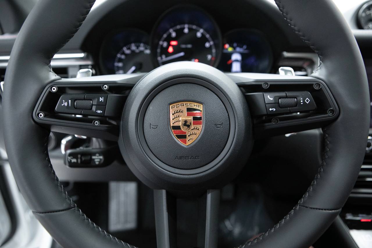 Thumbnail: 2026 Porsche Macan - 20