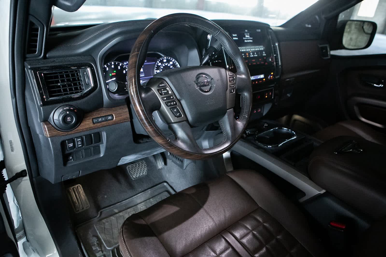 2021 Nissan Titan Platinum Reserve photo 3
