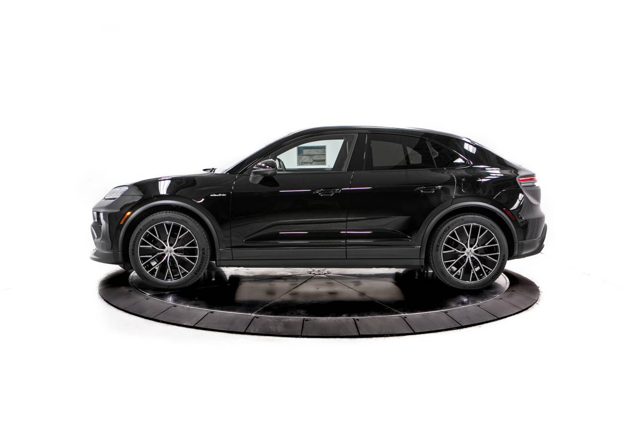 Thumbnail: 2026 Porsche Macan - 2