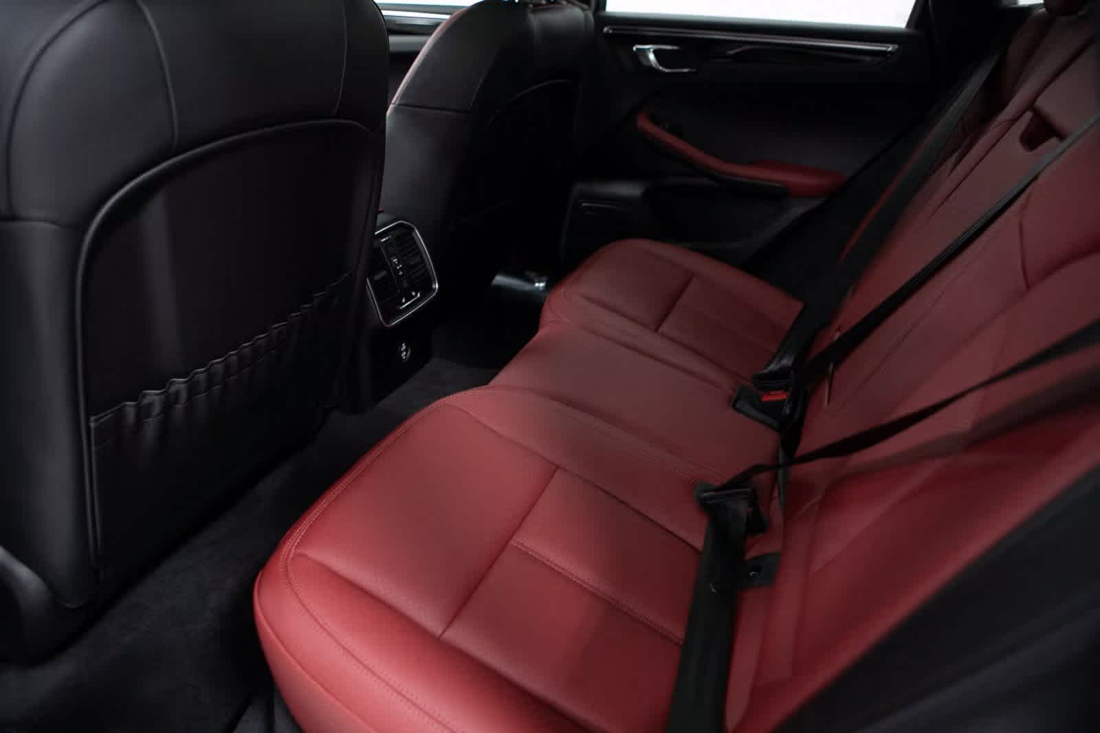 Thumbnail: 2025 Porsche Macan - 27