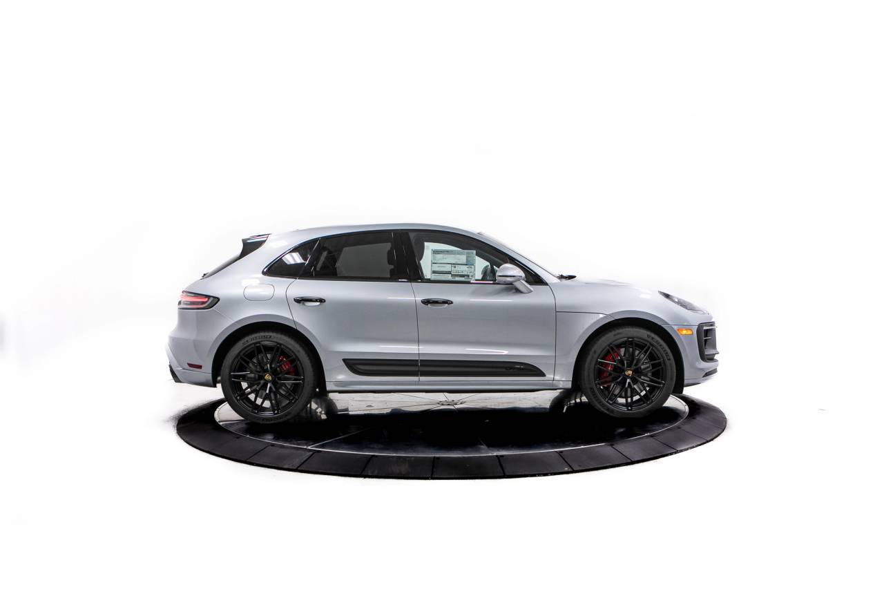 Thumbnail: 2026 Porsche Macan - 8
