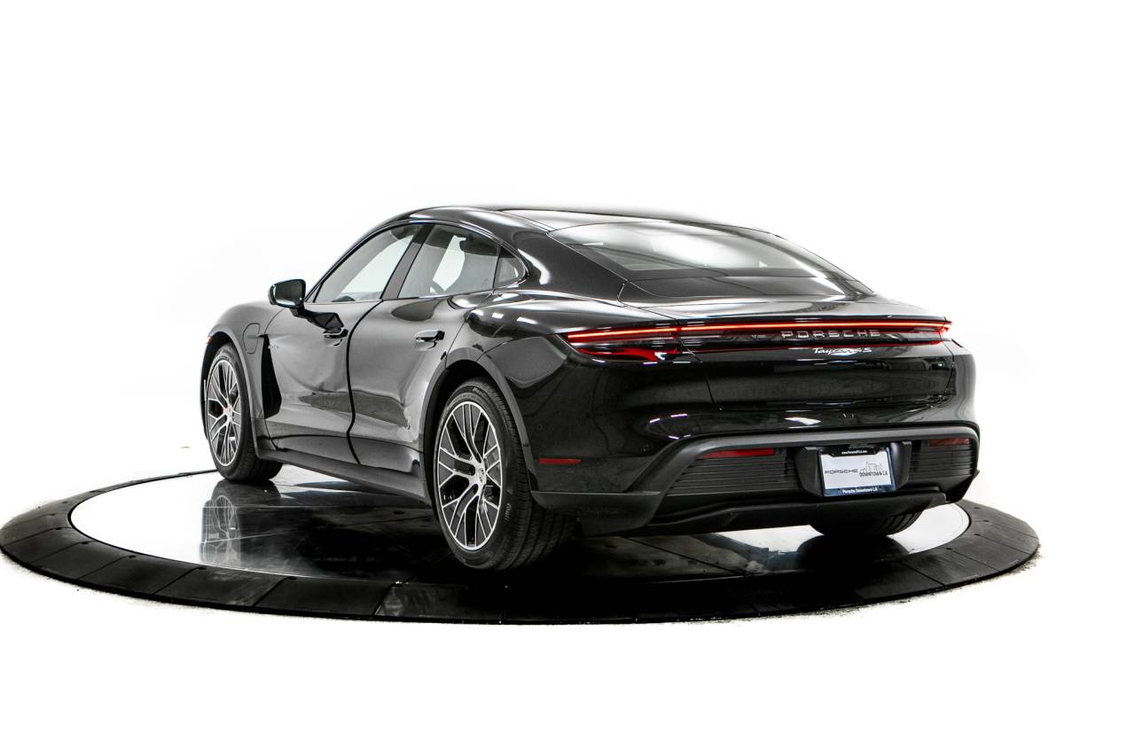 Thumbnail: 2026 Porsche Taycan - 3