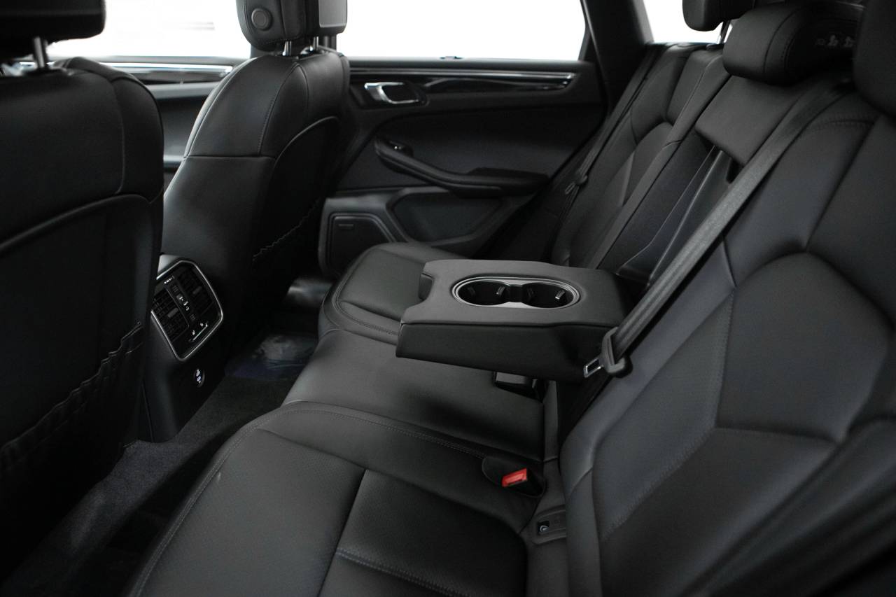 Thumbnail: 2026 Porsche Macan - 37