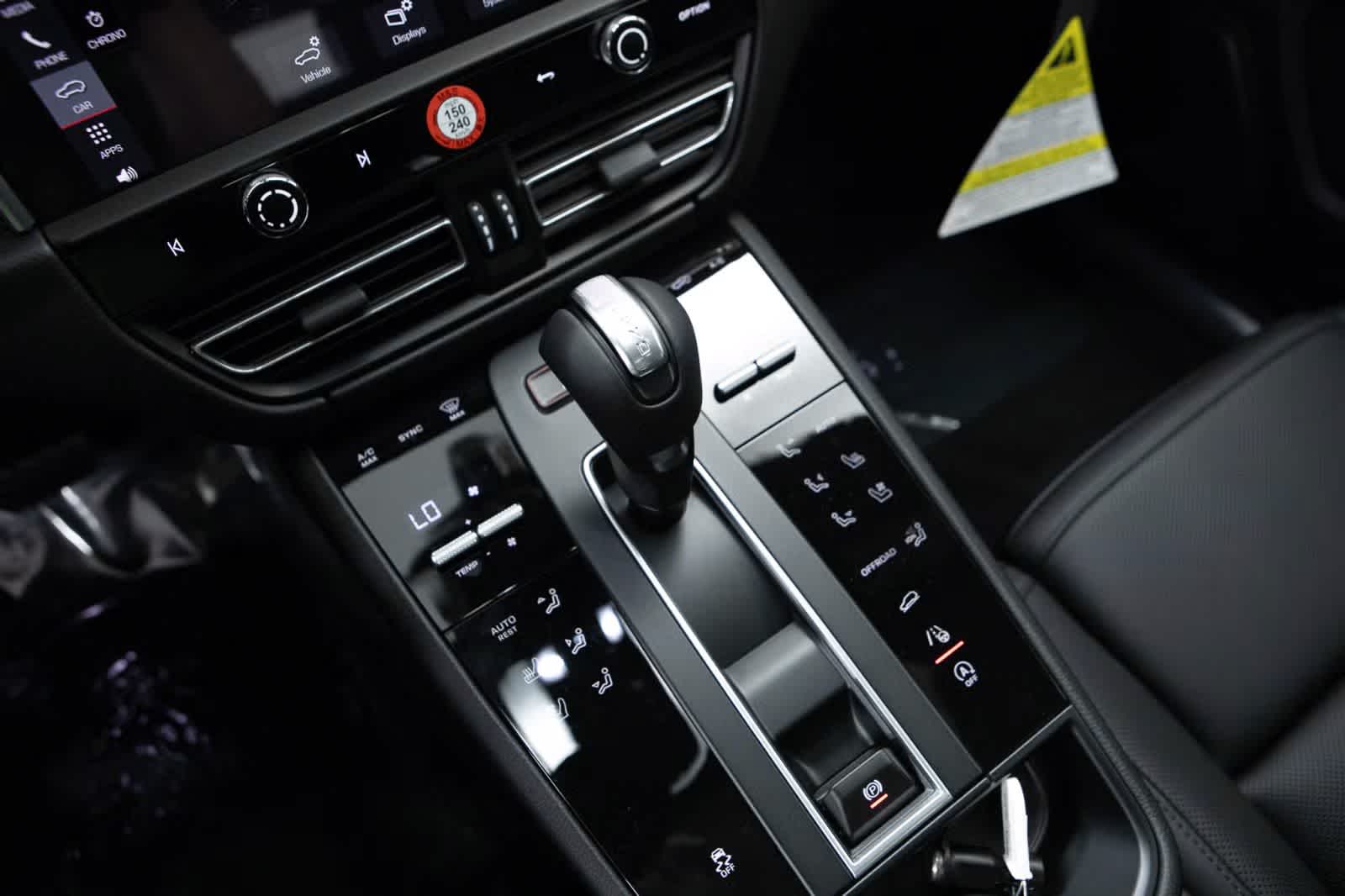 Thumbnail: 2026 Porsche Macan - 29