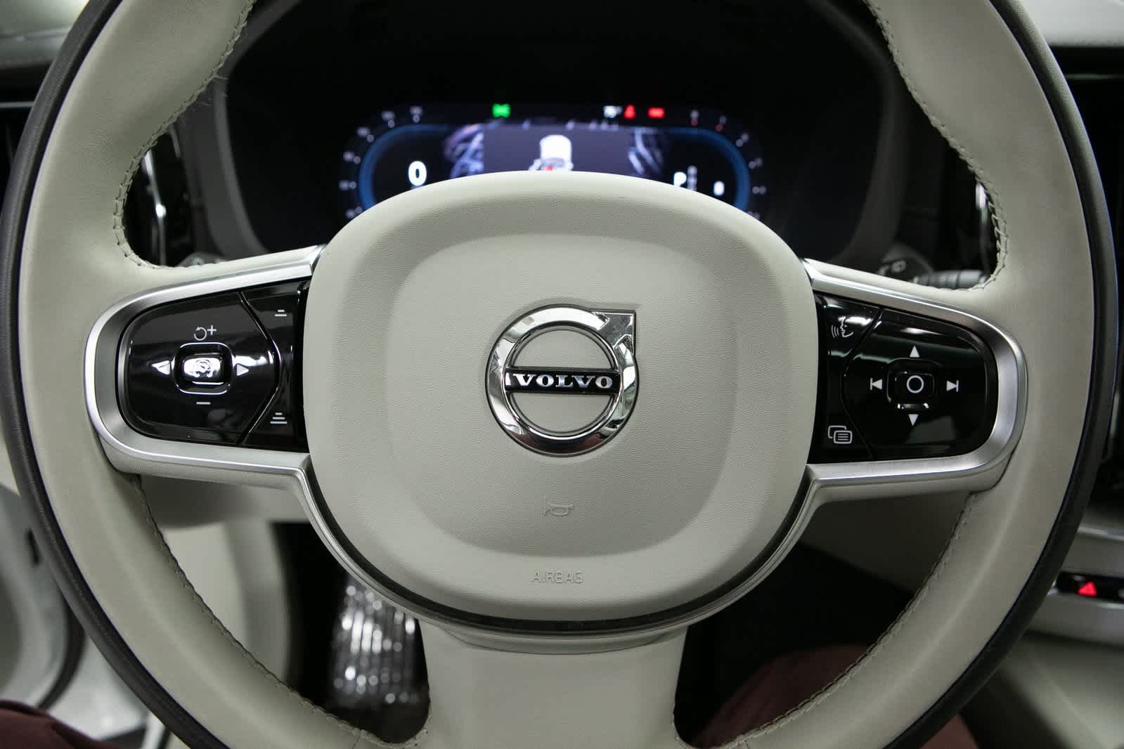 Thumbnail: 2024 Volvo XC60 - 14