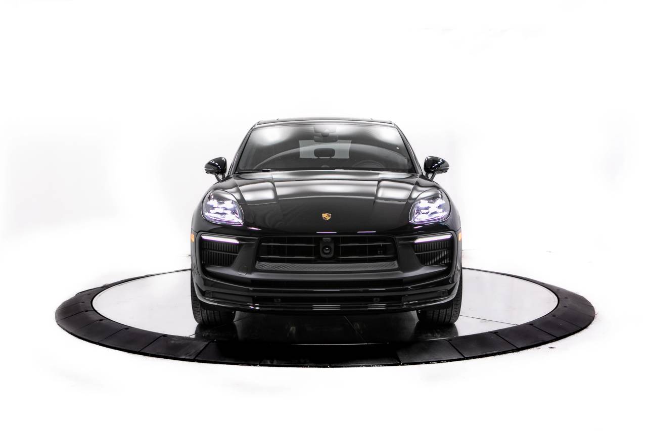 Thumbnail: 2026 Porsche Macan - 10