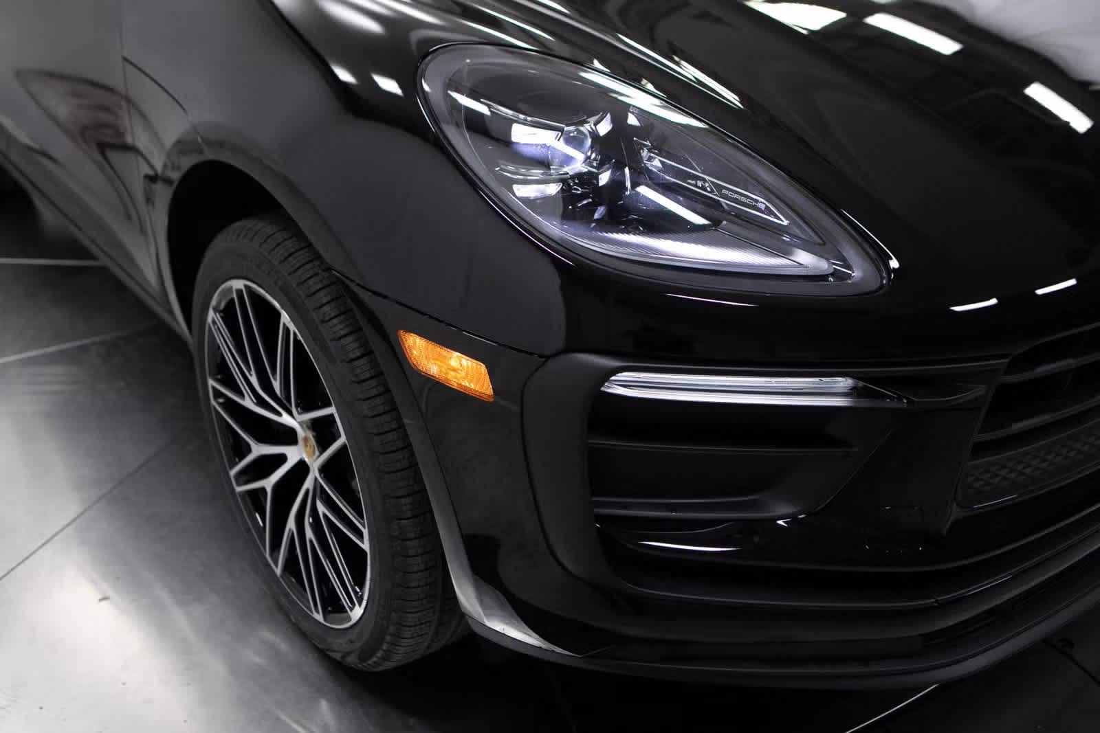 Thumbnail: 2025 Porsche Macan - 12