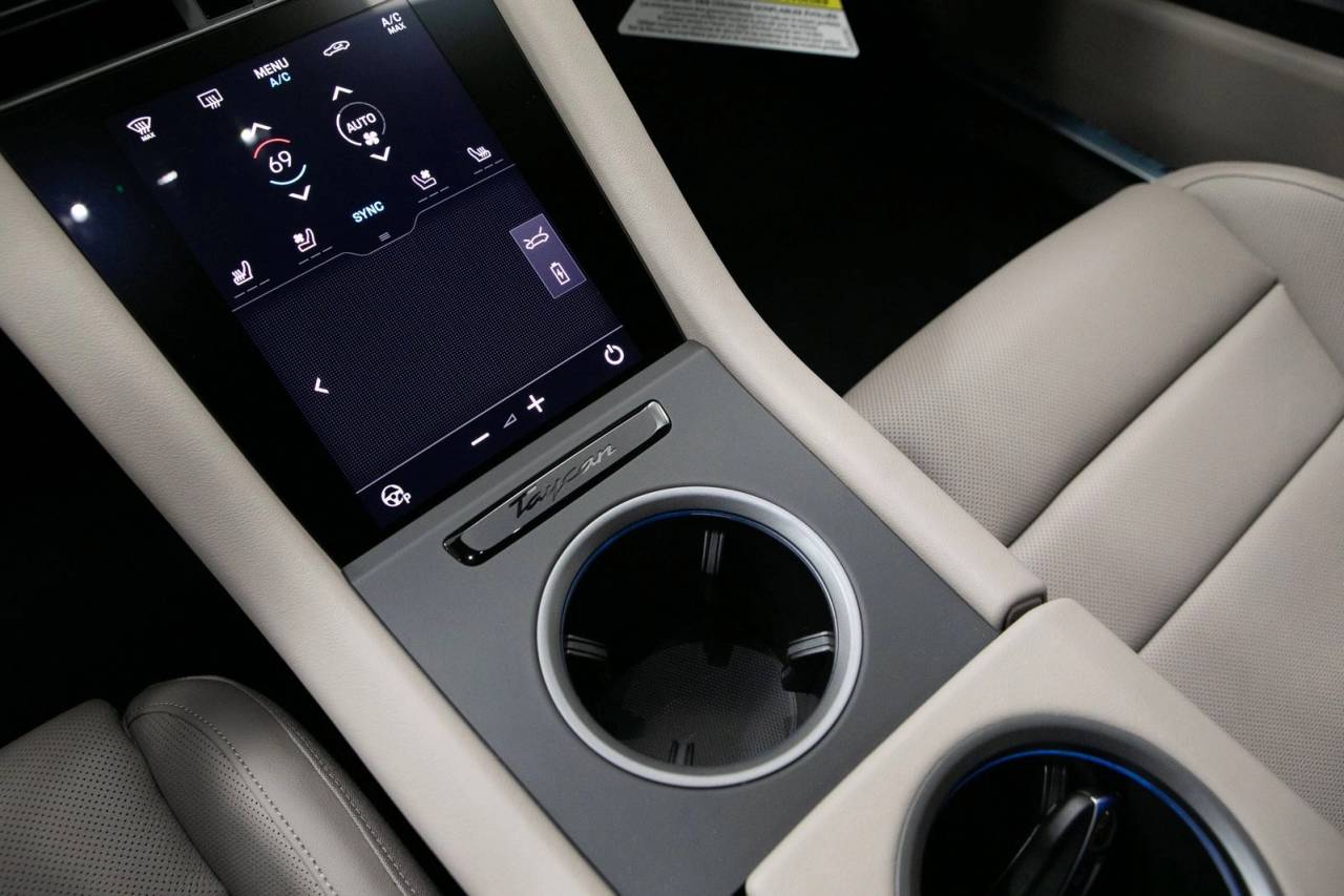 Thumbnail: 2026 Porsche Taycan - 31