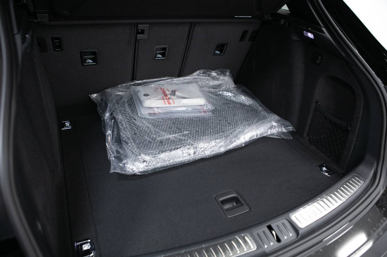 Thumbnail: 2026 Porsche Macan - 40