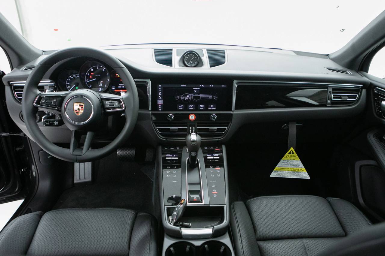 Thumbnail: 2026 Porsche Macan - 20