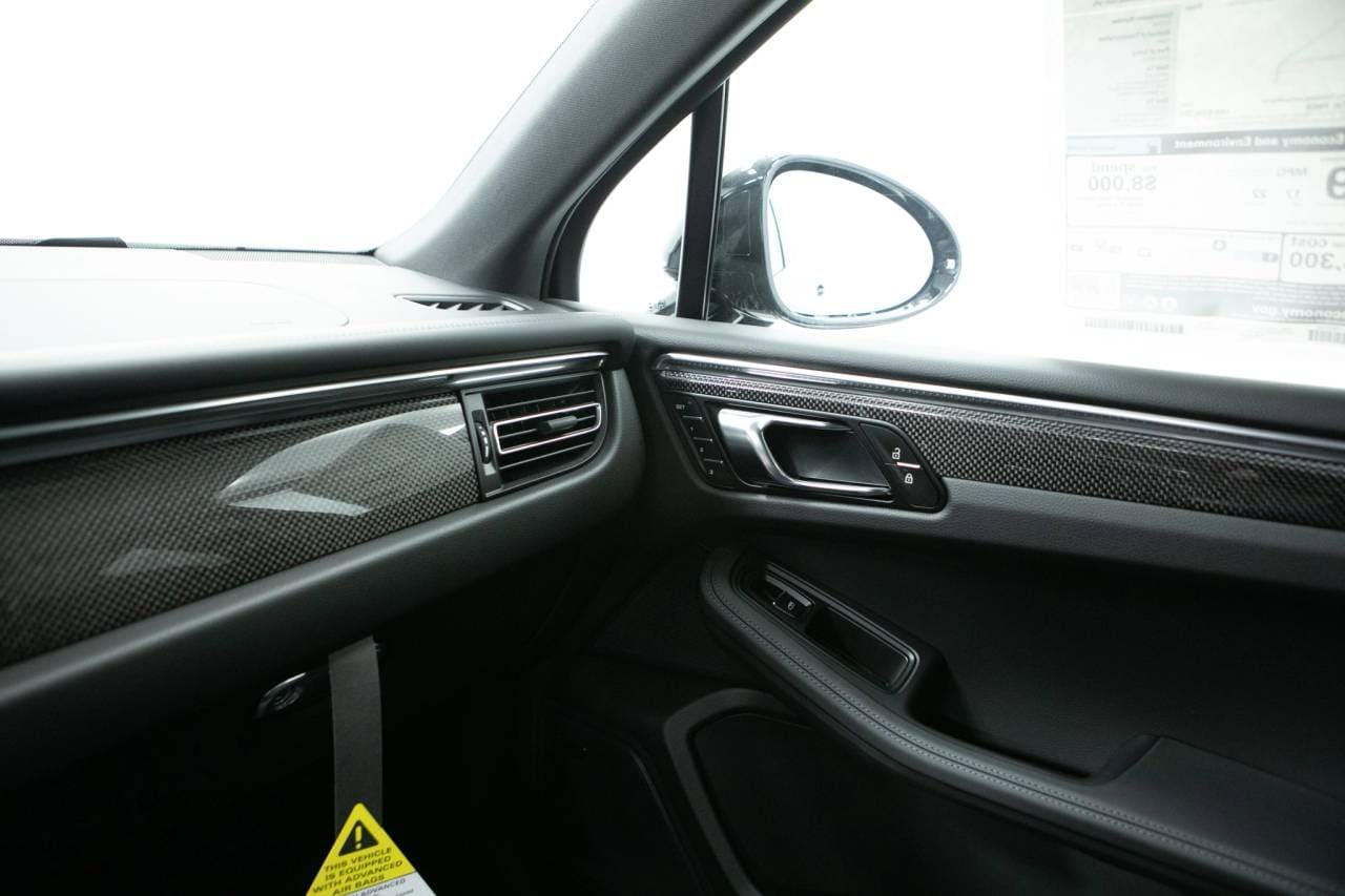 Thumbnail: 2026 Porsche Macan - 31