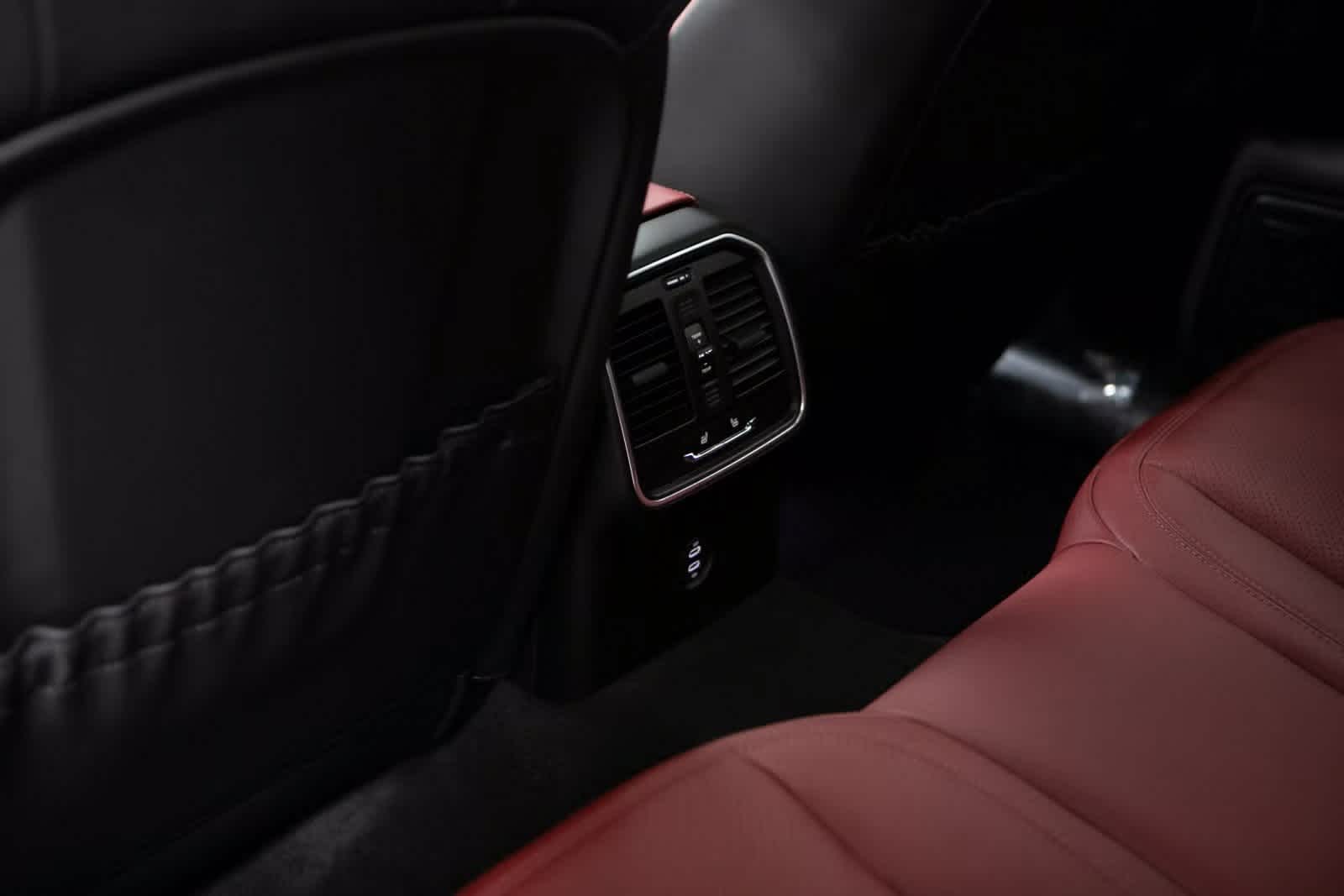 Thumbnail: 2025 Porsche Macan - 29