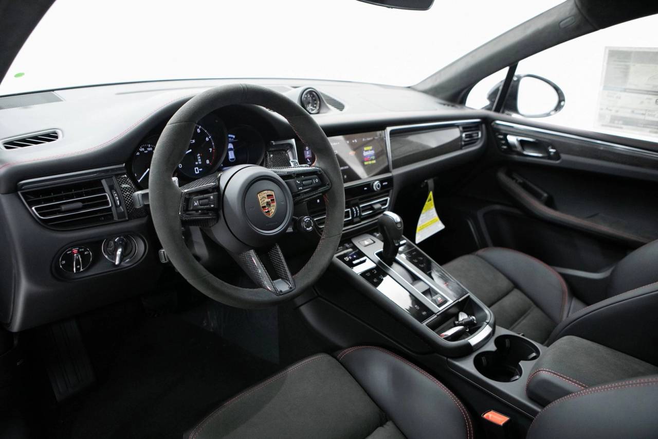 Thumbnail: 2026 Porsche Macan - 4