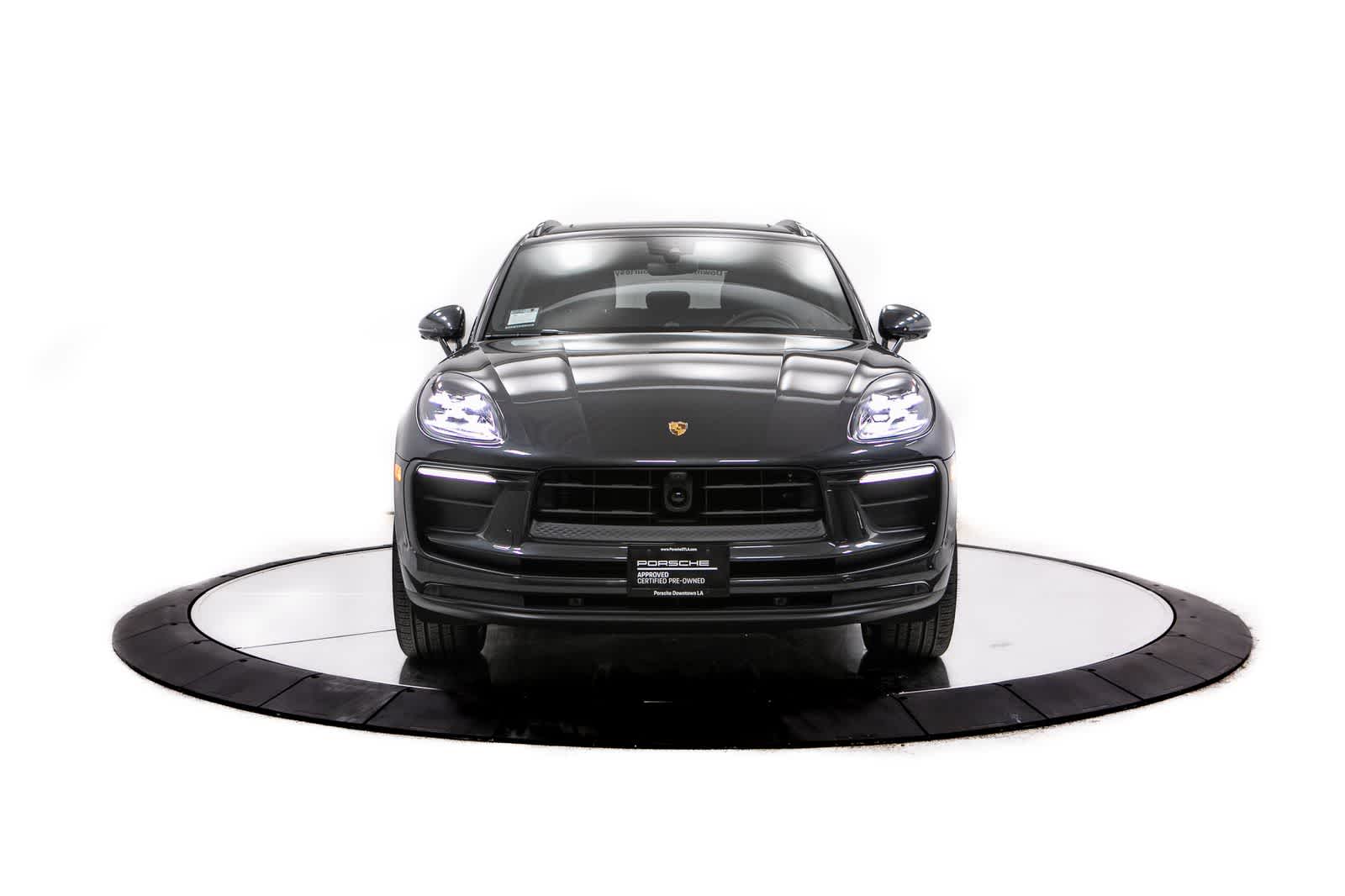 Thumbnail: 2026 Porsche Macan - 10