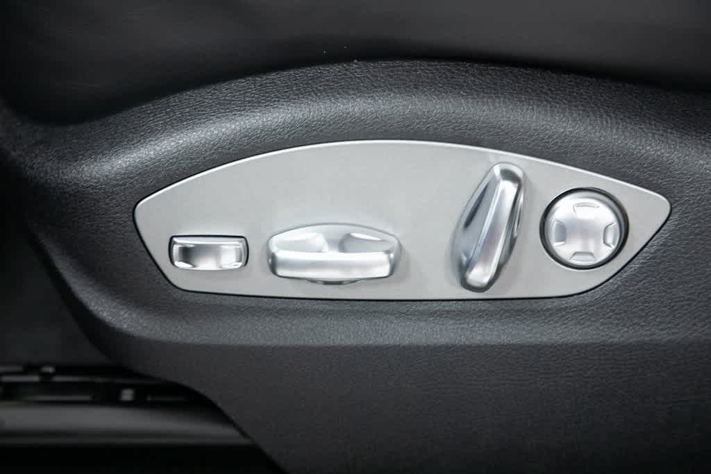 Thumbnail: 2025 Porsche Macan - 17