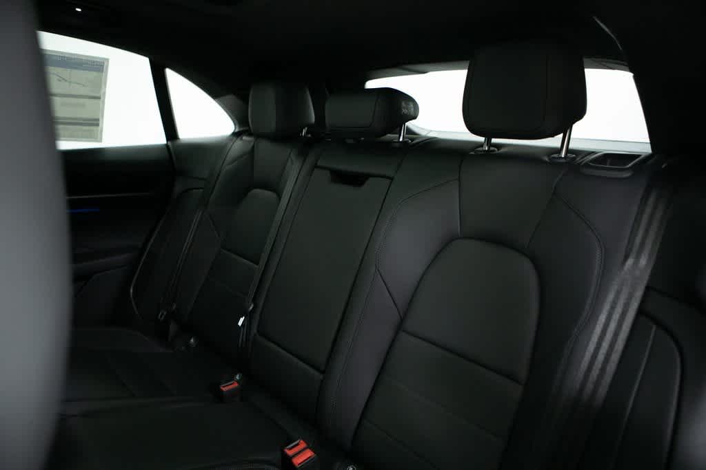 Thumbnail: 2025 Porsche Macan - 35